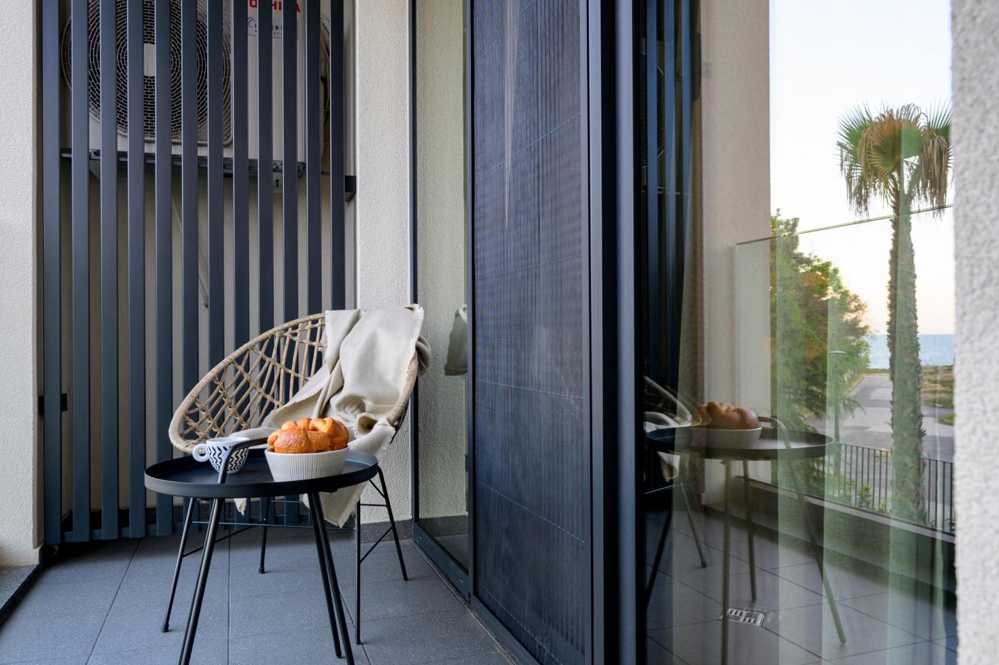 Boho Sea View One-Bedroom Pool & Spa Apartment St Constantin et Helena Extérieur photo